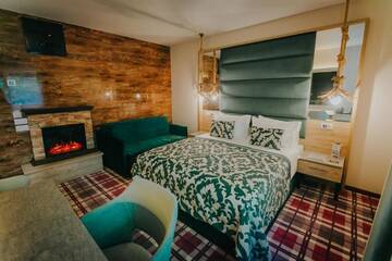 Фото номера Двухместный номер с 1 кроватью Отель Lostrita - Pastravrie, Hotel &amp; SPA г. Valea Neagră 13