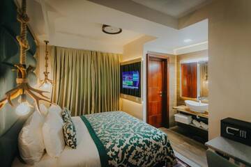Фото номера Двухместный номер с 1 кроватью Отель Lostrita - Pastravrie, Hotel &amp; SPA г. Valea Neagră 4