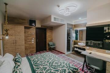 Фото номера Улучшенный двухместный номер с 1 кроватью Отель Lostrita - Pastravrie, Hotel &amp; SPA г. Valea Neagră 3